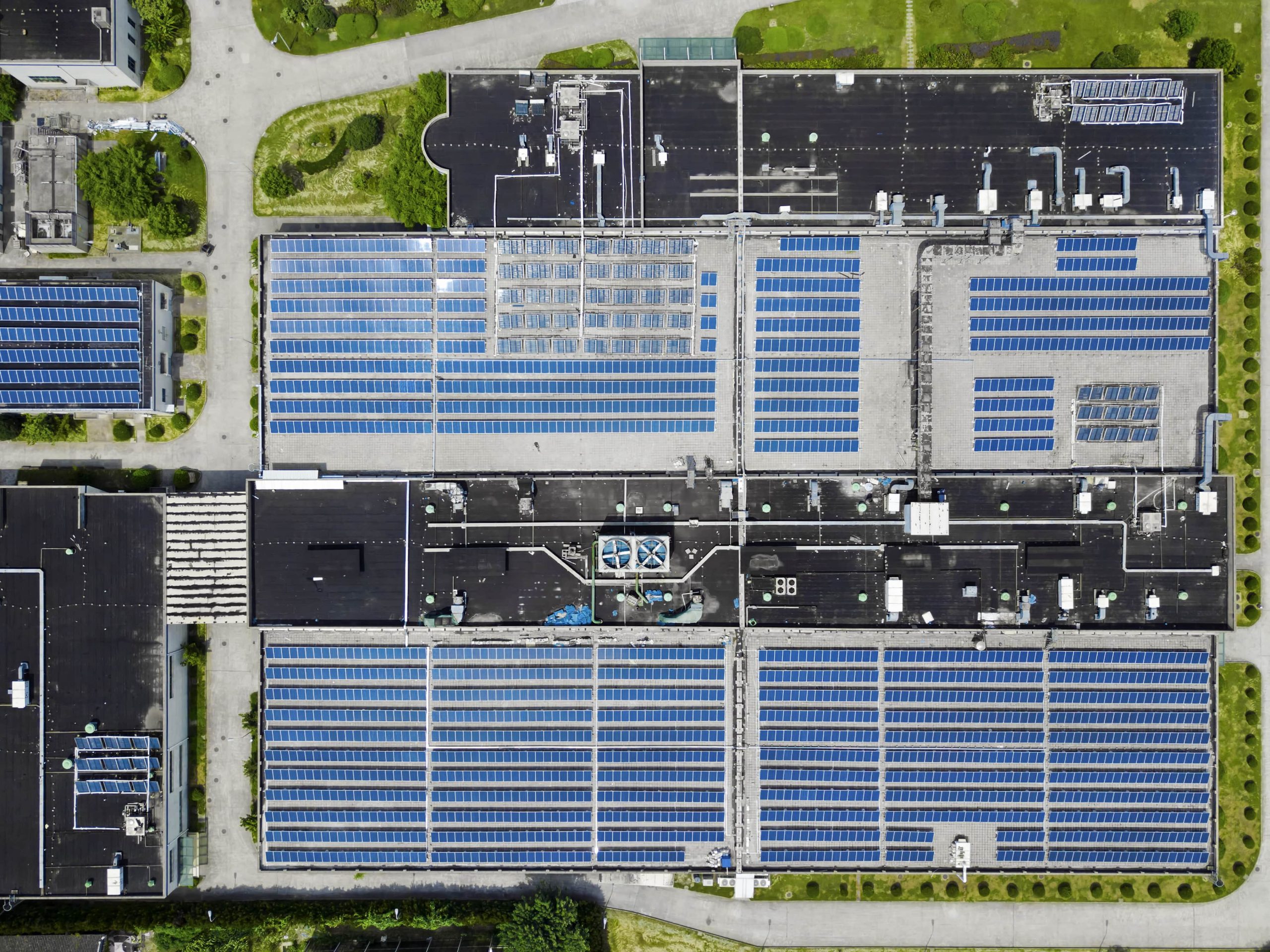 solar panels on the roof of a large building