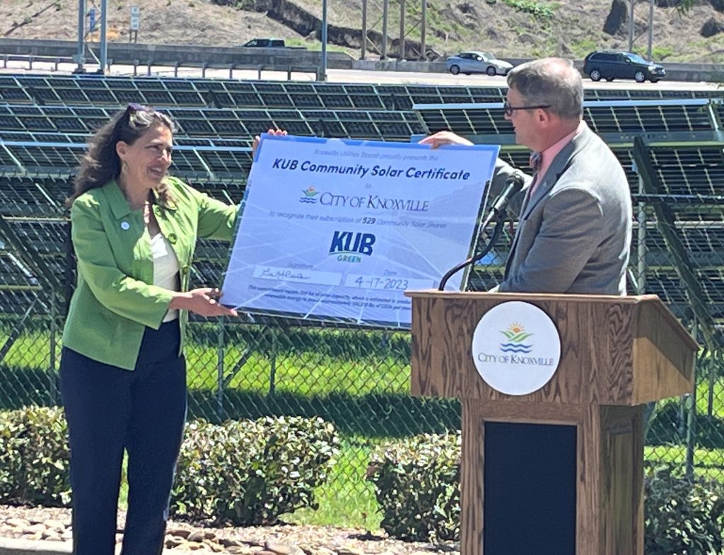Knoxville's mayor subscribes to KUB Community Solar